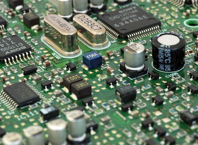 PLC的继电器输出和晶体管输出有什么不同